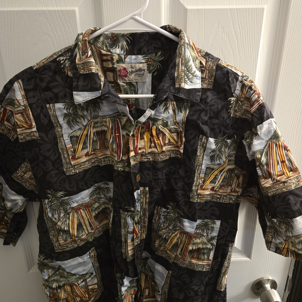 Vintage Hilo Hattie Black Hawaiian Print Shirt with Travel-Themed Design